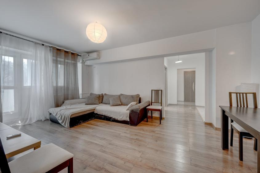 Apartament cu 3 camere semidecomandat în Rahova