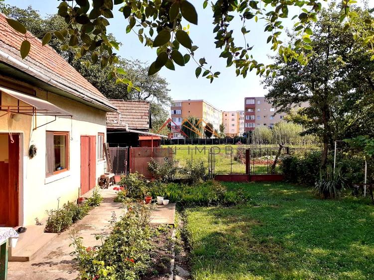 Casă individuală cu 2 camere cu Canalizare în Ultracentral
