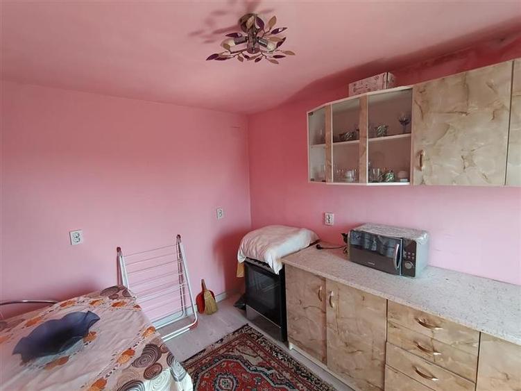 Casă individuală cu 6 camere cu Teren 585 Mp în Periferie