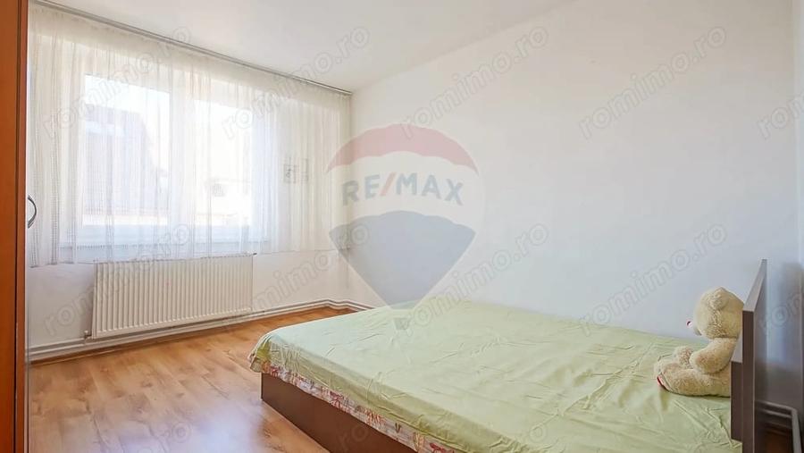 Apartament cu 3 camere semidecomandat în Astra