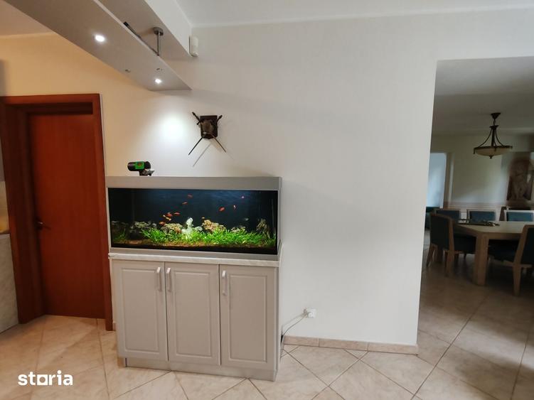 Casă cu 6 camere cu Teren 300 Mp în Corbeanca