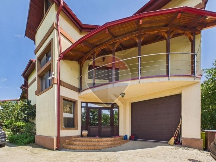 Casă individuală cu 10 camere cu Teren 1300 Mp în Central