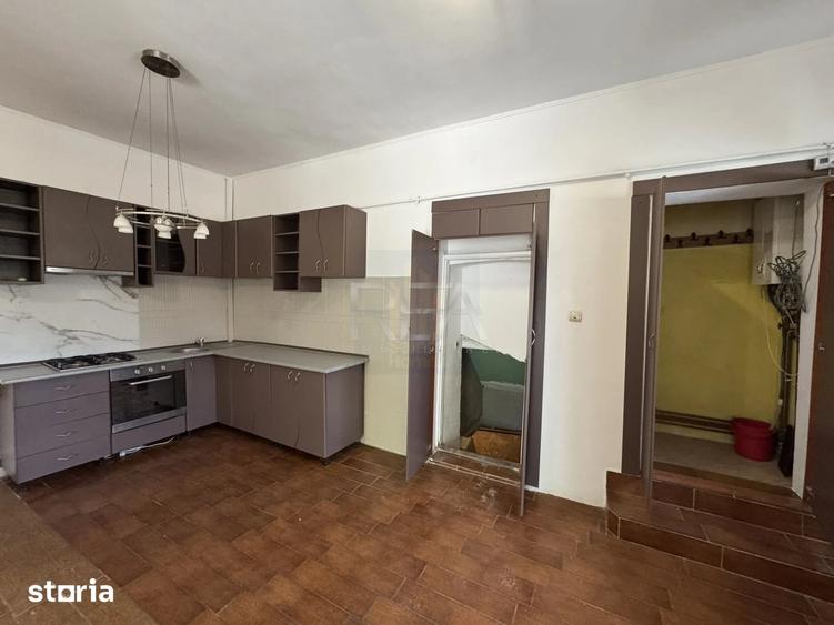 Casă individuală cu 7 camere cu Canalizare în Regie