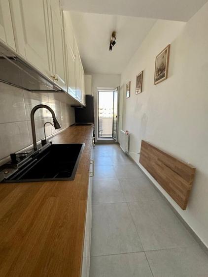 Apartament cu 3 camere decomandat, mobilat în Păcii