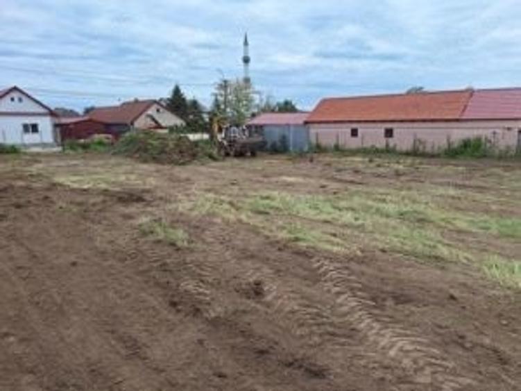 Teren de 1900 mp, în Lazu
