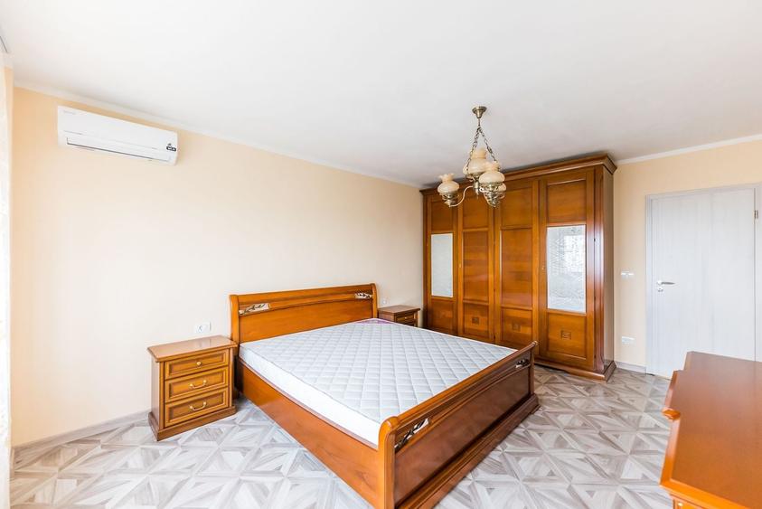 Apartament cu 3 camere semidecomandat în Intim