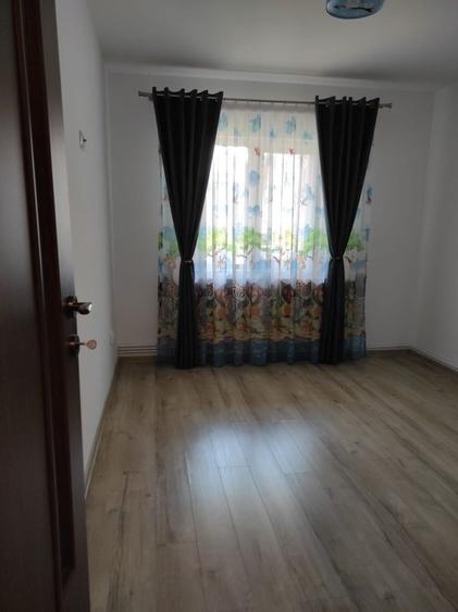Apartament cu 3 camere decomandat în Valea Adâncă