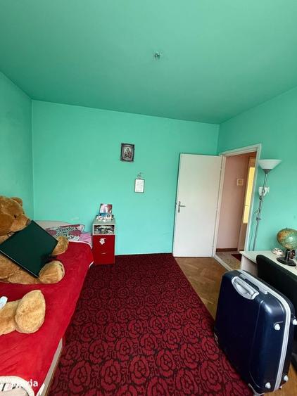 Apartament cu 3 camere decomandat în Girocului