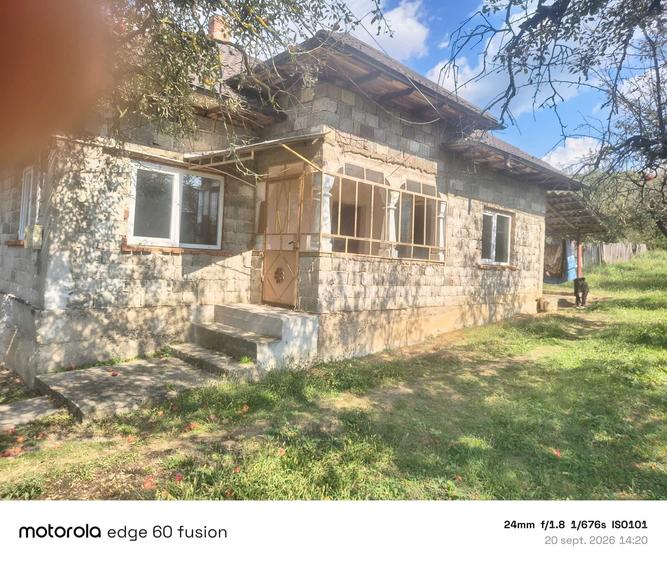 Casă cu 4 camere în Dobrești