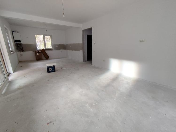 Casă individuală cu 4 camere cu Teren 350 Mp în Cugir