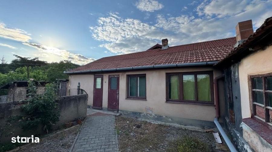 Casă cu 4 camere cu Teren 150 Mp în Central