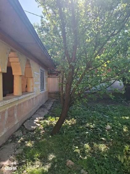 Casă cu 2 camere cu Teren 2156 Mp în Central