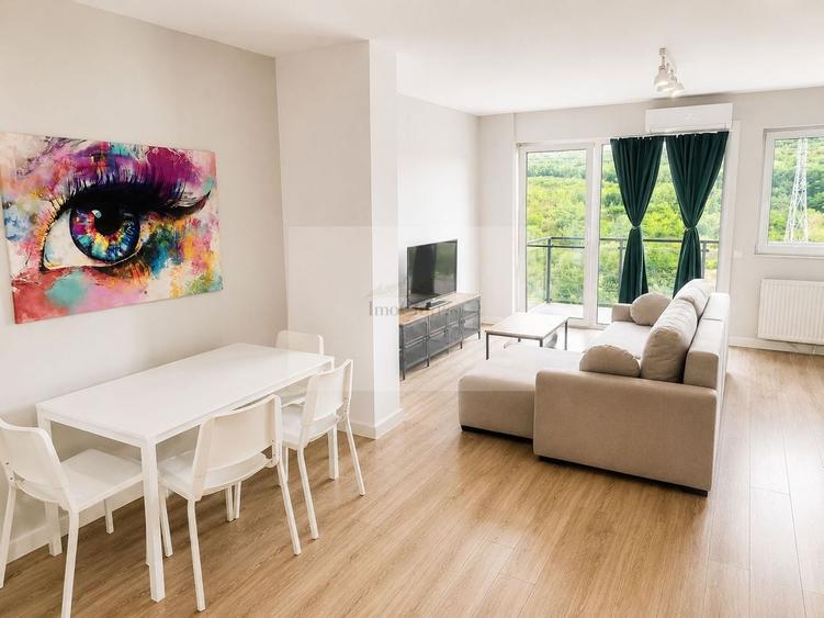 Apartament cu 2 camere semidecomandat, mobilat în Sopor