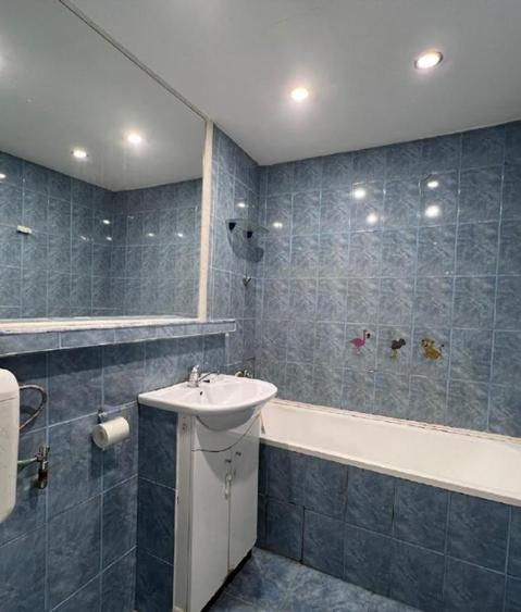 Apartament cu 3 camere decomandat în Dristor