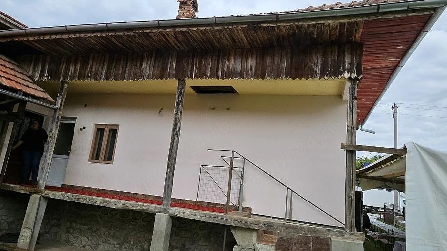 Casă cu Teren 3460 Mp în Pocruia