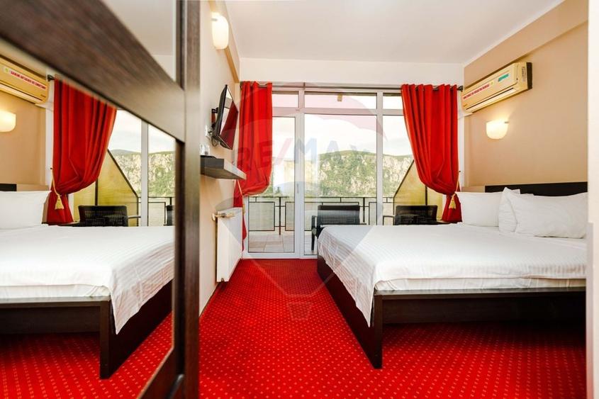 Hotel/Pensiune, de 1,987.1999511719 mp, în Dubova