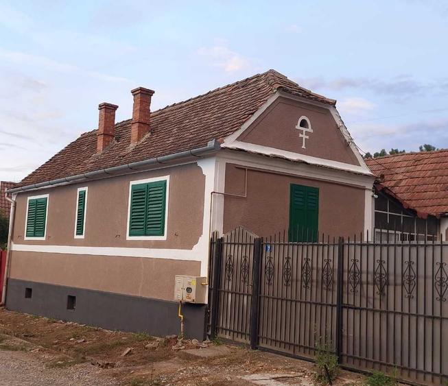 Casă cu 4 camere în Slimnic