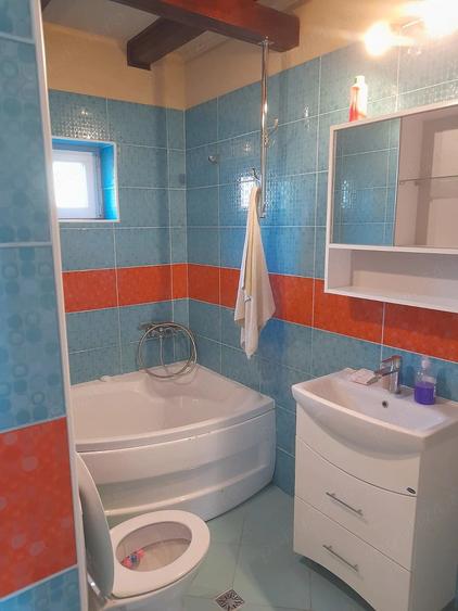 Casă cu 6 camere cu Teren 312 Mp în Central