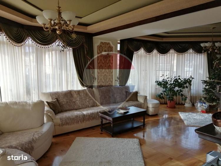 Casă cu 4 camere în Trăisteni