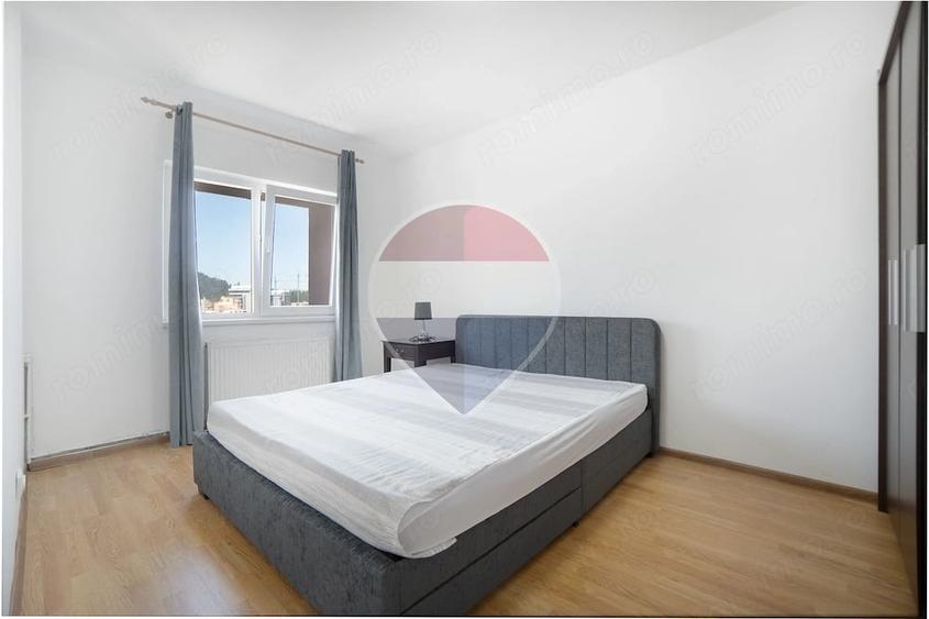 Apartament cu 4 camere decomandat în Răcădău