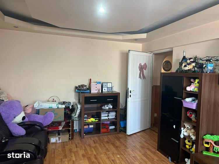 Apartament cu 4 camere decomandat în Prundu