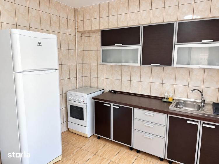 Apartament cu 4 camere semidecomandat în Moșilor