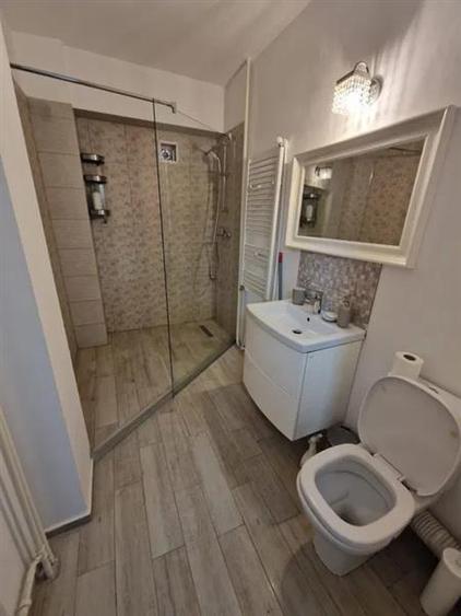 Apartament cu 3 camere decomandat, mobilat în Central
