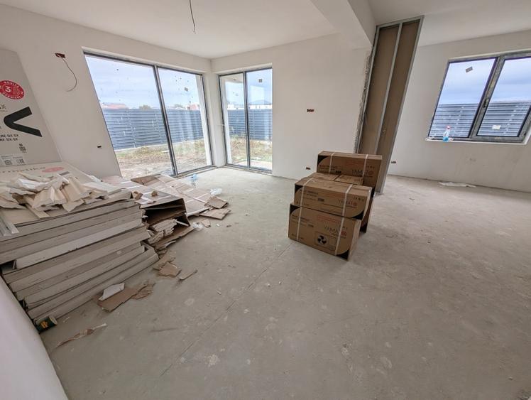 Casă individuală cu 6 camere cu Garaj în Tunari