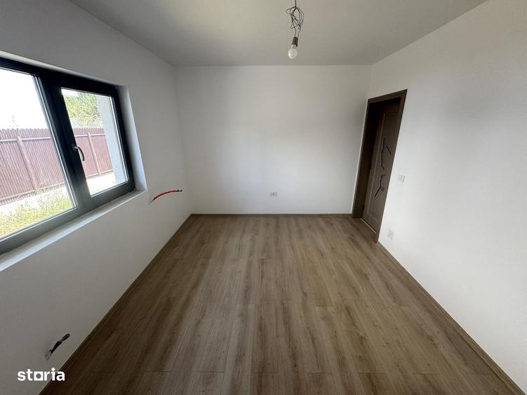 Casă cu 4 camere în Bucium