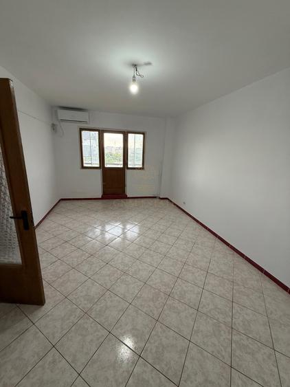 Apartament cu 2 camere decomandat în Crângași