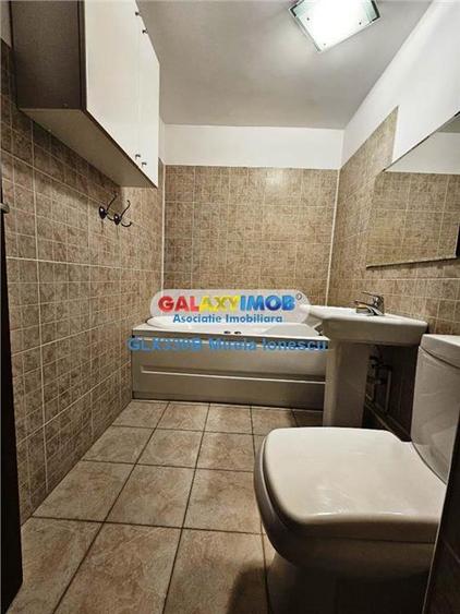 Apartament cu 3 camere decomandat, mobilat în Drumul Sării