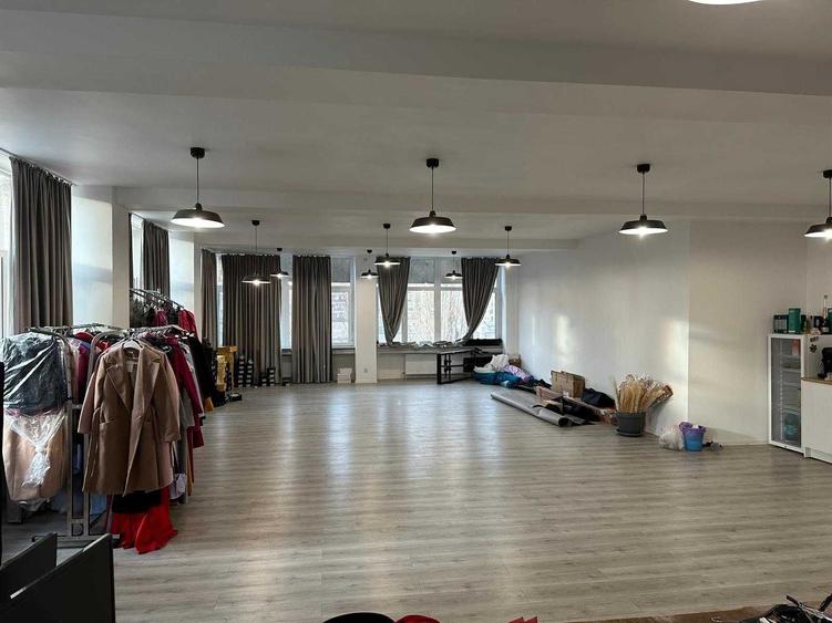 Spațiu comercial, de 200 mp, în Berceni