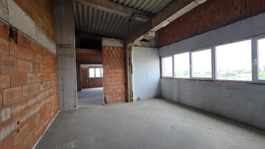 Apartament cu 6 camere decomandat în Banu Mărăcine