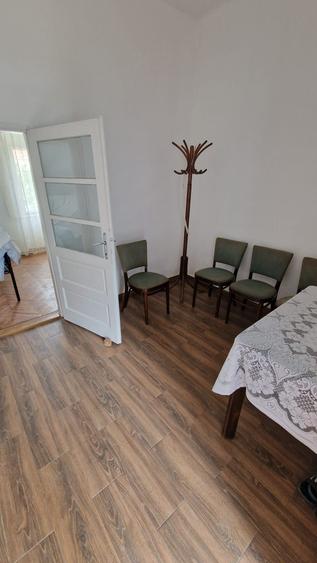 Casă cu 8 camere cu Teren 3651 Mp în Giulvăz