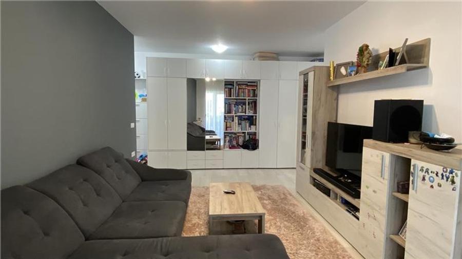 Apartament cu 3 camere semidecomandat, mobilat în Turnișor