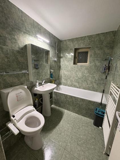 Apartament cu 4 camere decomandat în Plopilor