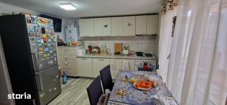 Casă cu 6 camere decomandat cu Teren 399 Mp în Central