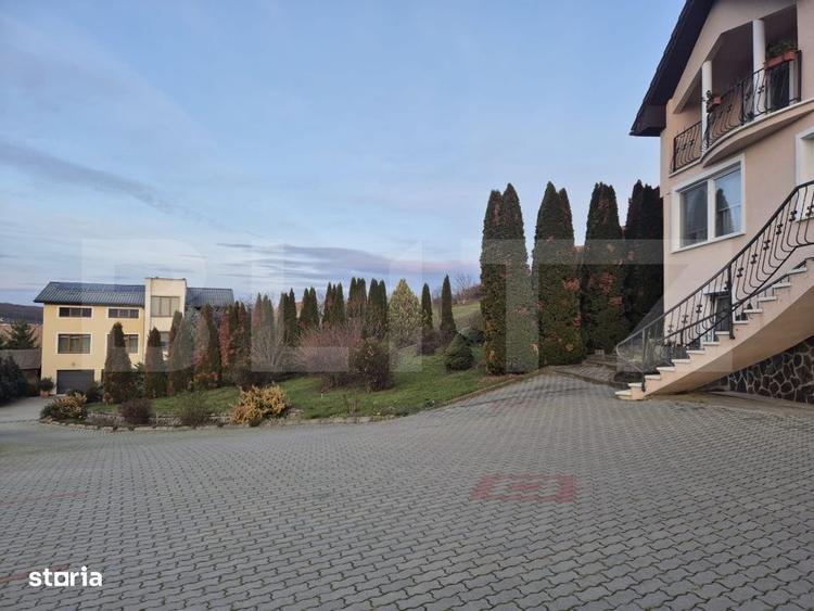 Casa de vanzare in Corunca, ideala pentru 2 familii sau pensiune - 2