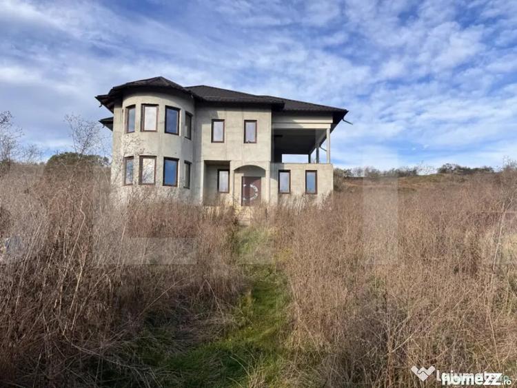 Casă cu 7 camere cu Teren 2215 Mp în Răchiți