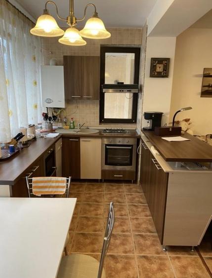 Apartament cu 3 camere decomandat, mobilat în Predeal