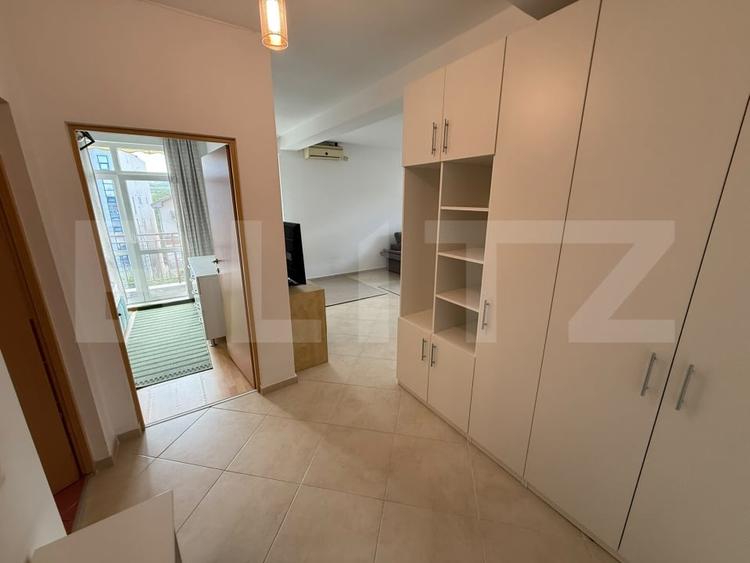 Apartament cu 2 camere semidecomandat, mobilat în Bună Ziua