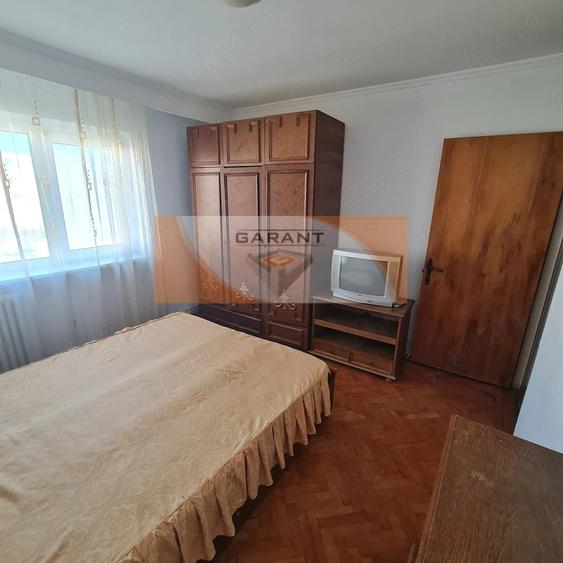 Apartament cu 3 camere decomandat în Eremia