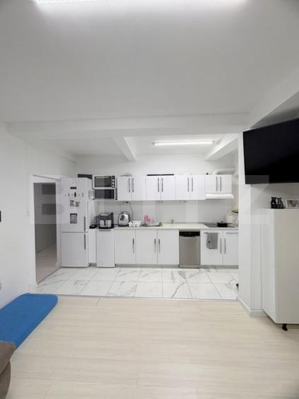 Casă individuală cu 9 camere cu Canalizare în Dâmbul Rotund