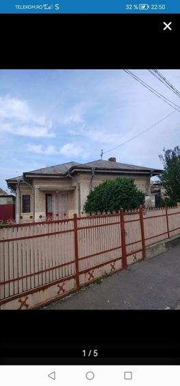 Casă cu 5 camere cu Teren 3000 Mp în Central
