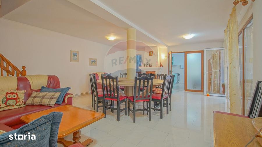 Casă cu 7 camere cu Teren 800 Mp în Purcăreni