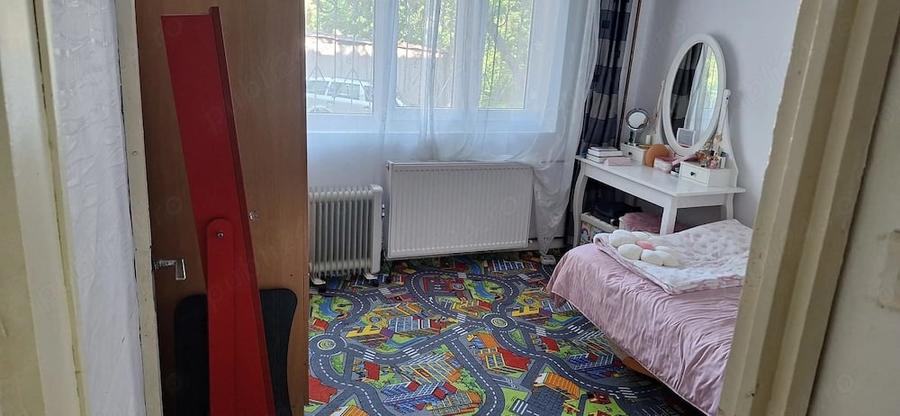 Apartament cu 3 camere decomandat în Lipovei