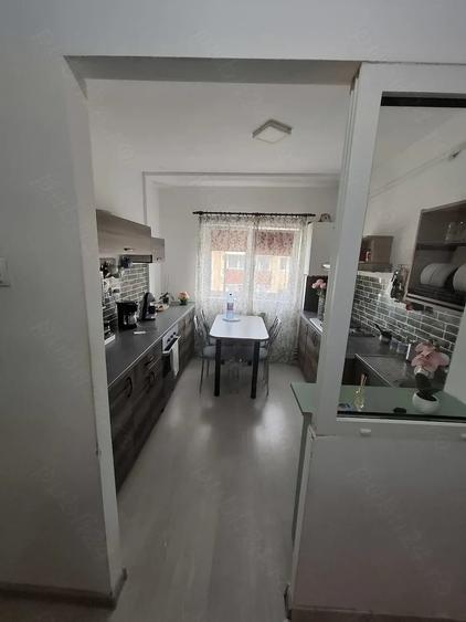 Vand apartament cu 3camere confort 1 semidecomandat bloc turn etaj intermediar - 3