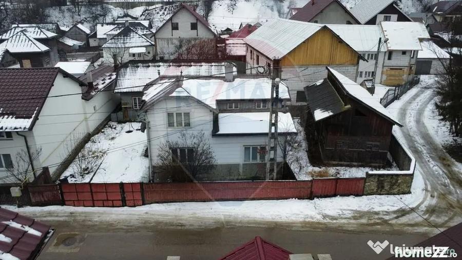 Casă cu 4 camere cu Teren 694 Mp în Central