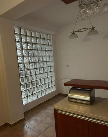 Casă individuală cu 5 camere cu Teren 250 Mp în Tei