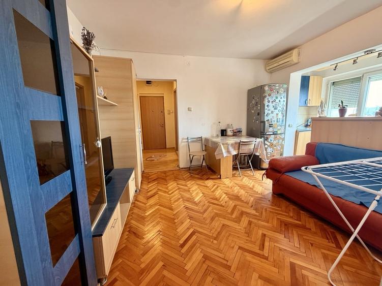 Apartament cu 2 camere semidecomandat, mobilat în Torontalului